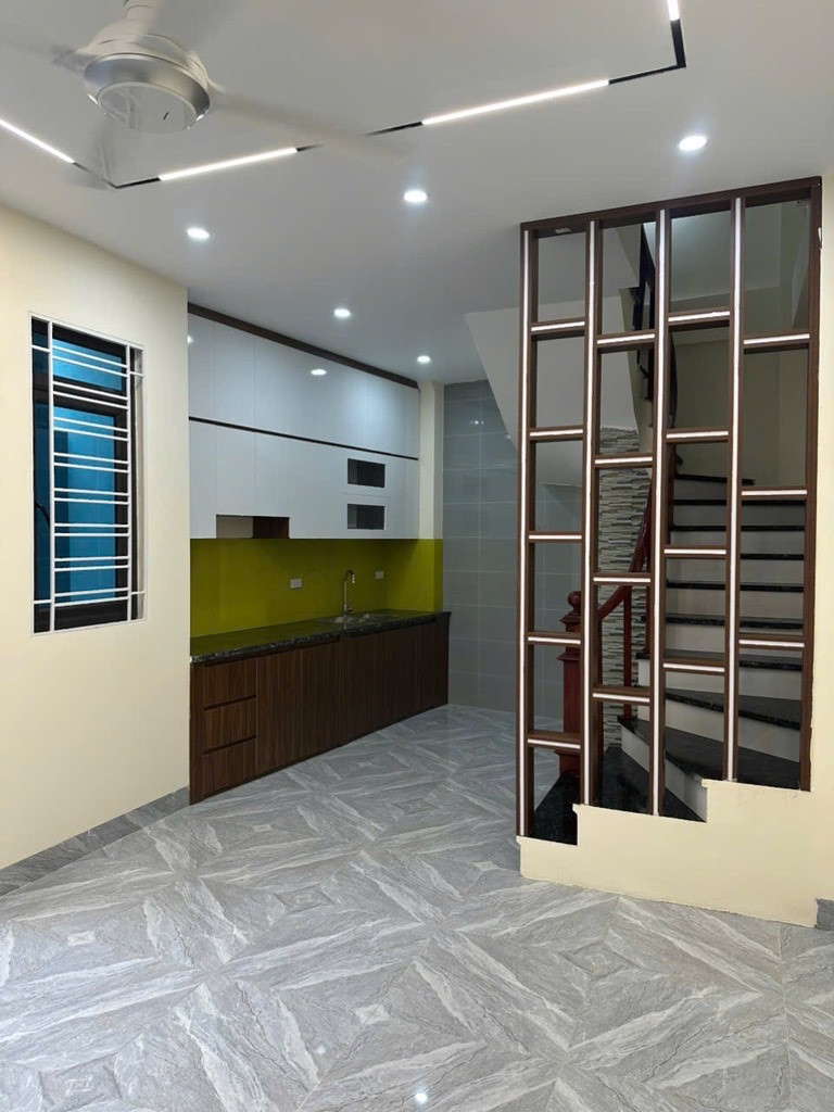 BÁN NHÀ 5 TẦNG MỚI KÍNH COONG  –  BÁT KHỐI - Ô TÔ ĐỖ CỔNG -5.6 TỶ
