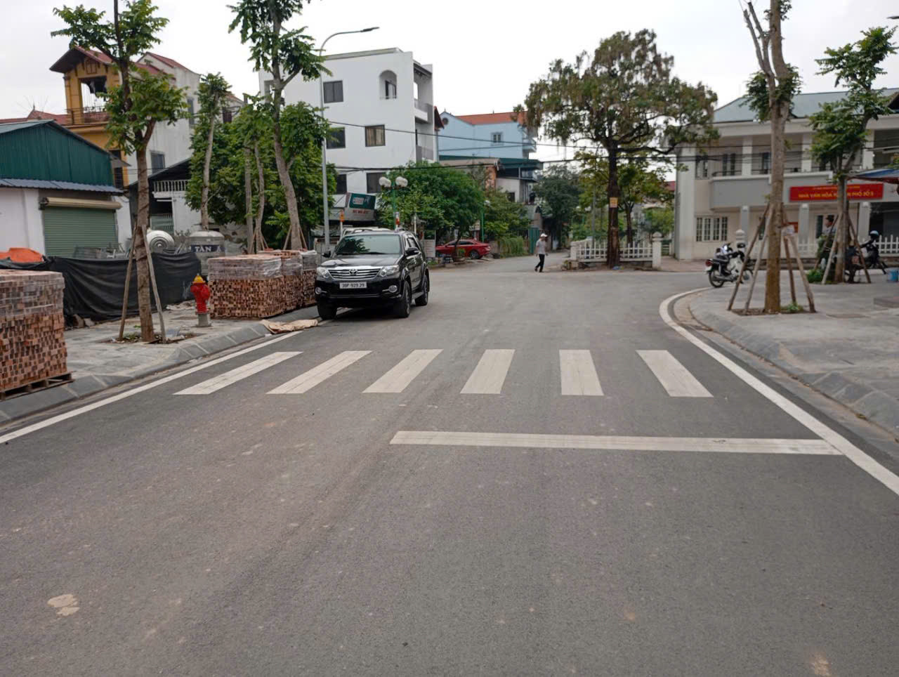 Bán đất phân lô ở Bát Khối Long Biên vỉa hè oto tránh nhau rộng 70m mặt tiền: 4.7m, 11 tỷ