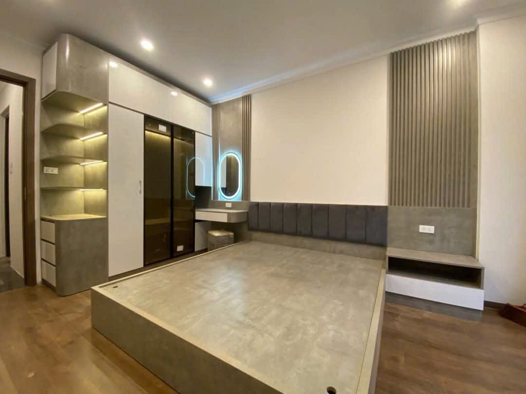 CHỦ CẦN BÁN GẤP NHÀ BÁT KHỐI - CẠNH CẦU VĨNH TUY - 38M2 - Ô TÔ ĐỖ CỔNG - GIÁ HƠN 5 TỶ