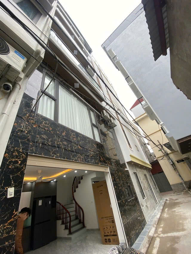 NHÀ MỚI GARA Ô TÔ 7 CHỖ  Bát Khối-Long Biên 30m2 X 6 tầng,mặt tiền 6m, 8.5 tỷ.