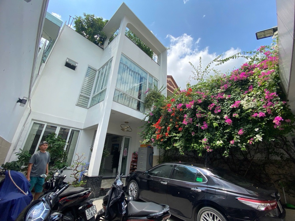 BIỆT THỰ  MẶT TIỀN BÀU CÁT  200 M2, 3 tầng chỉ 38 tỷ