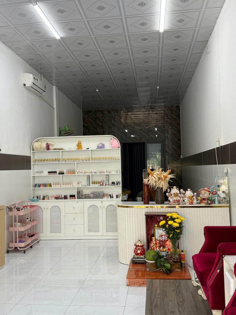 CHÍNH CHỦ CẦN SANG NHƯỢNG QUÁN NAIL- MI - GỘI TRUNG TÂM CHỢ THỦ THỪA
