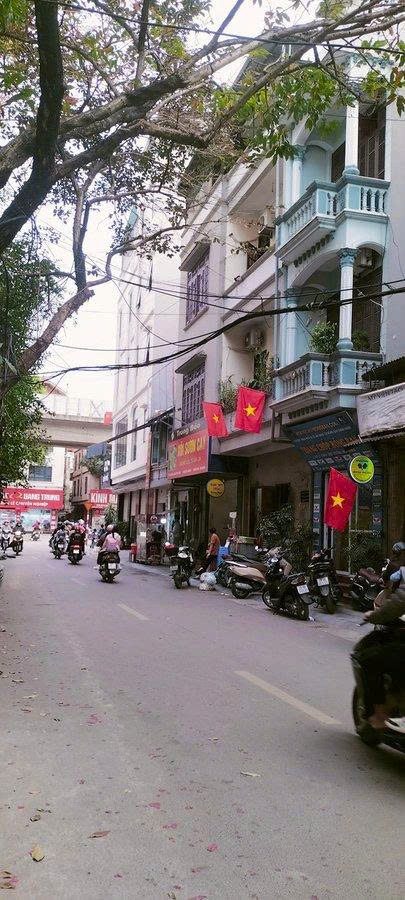 Bán nhà 5 tầng mặt phố Bế Văn Đàn, 31m2, mặt tiền 4.3m, vị trí đẹp, kinh doanh sầm uất, giá 15 tỷ