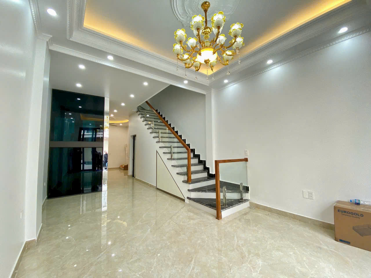 👉 Nhà 5 tầng có thang máy nhà độc lập khu - TĐC Vinhomes Sở Dầu, Hồng Bàng, Hải Phòng.