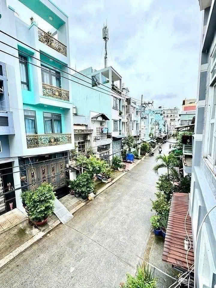 ĐƯỜNG NHỰA 10M - PHÚ ĐỊNH - QUẬN 8 GIÁP QUẬN 6, TIỆN DI CHUYỂN VỀ QUẬN 1, QUẬN 2.
