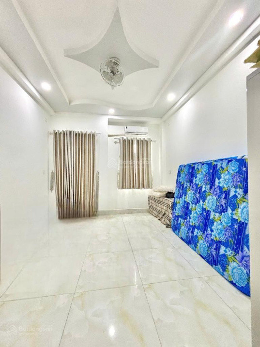 Bán nhà Quận 8, 92m2, (ngang 5.4m) 4 tầng, 5PN, giá nhỉnh 6 tỷ, tiện ích đầy đủ, không QH