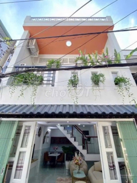 Chào năm 2025 , nhận thêm căn 2.5 Ngay trục đường Bến Vân Đồn Q4
