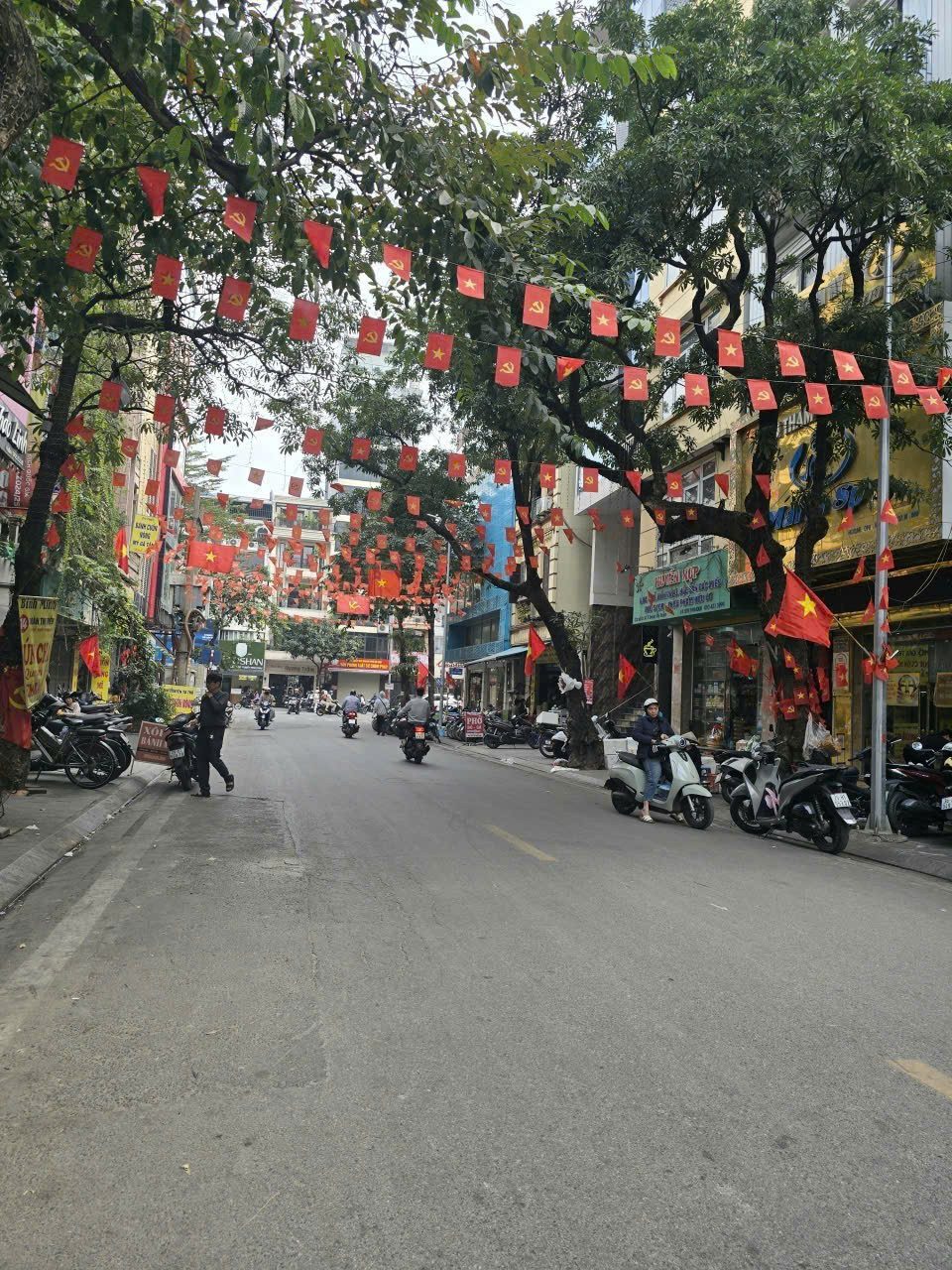 Bán Đất Đống Đa - Mặt tiền khủng - Nhà mặt phố - Lô góc vàng - Kinh doanh cực đẹp -