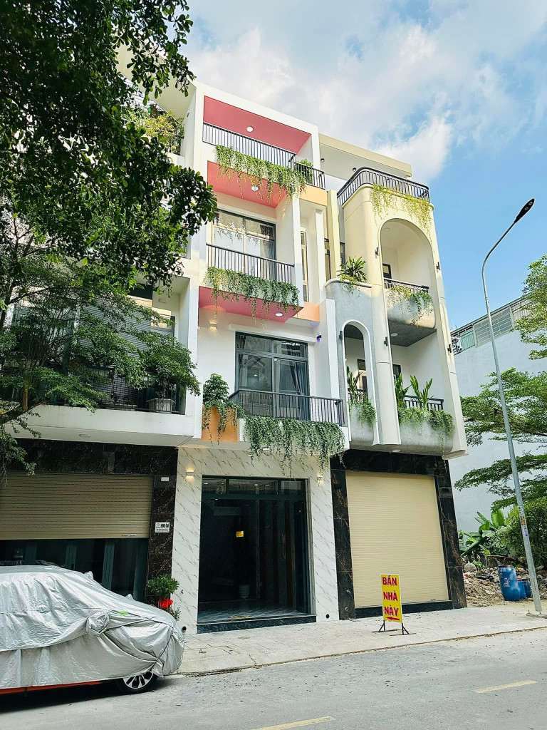 NHÀ PHỐ CÁCH TP HCM 15km - 2 Lầu 1 Trệt 4PN