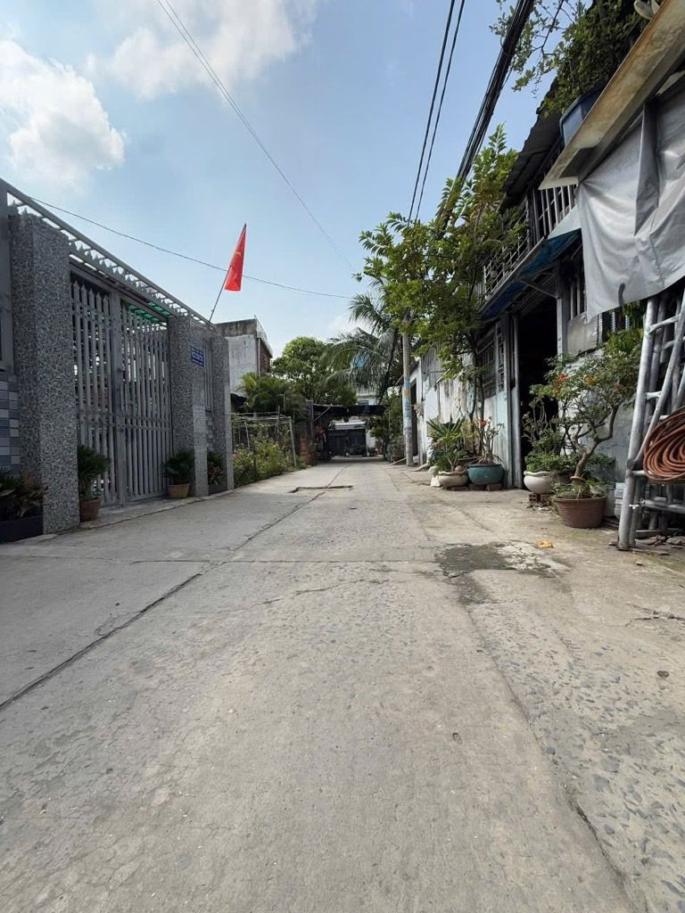 Ngay Aeon Tân Phú. 5 căn ra mặt đường.
Nhà 2T. 4x10m. SHR. CN đủ. HXH💰Chỉ 3,x T
Nhà mới, đẹp. Sang tên ở luôn trong ngày