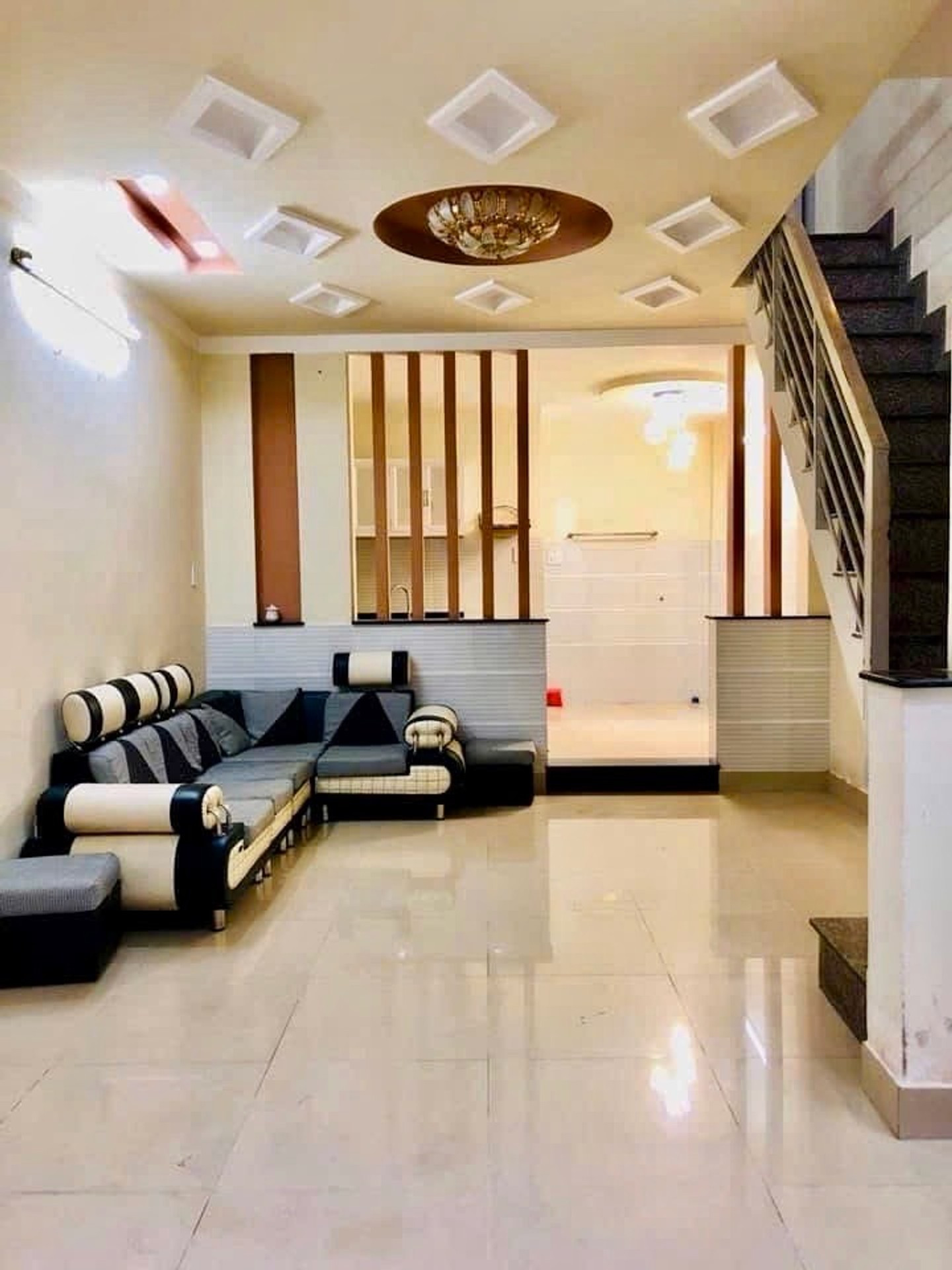BÁN NHÀ, LÊ TRỌNG TẤN, BÌNH TÂN, 2 TẦNG BTCT, 40m2 GIÁ CHỈ NHỈNH 3 đồng