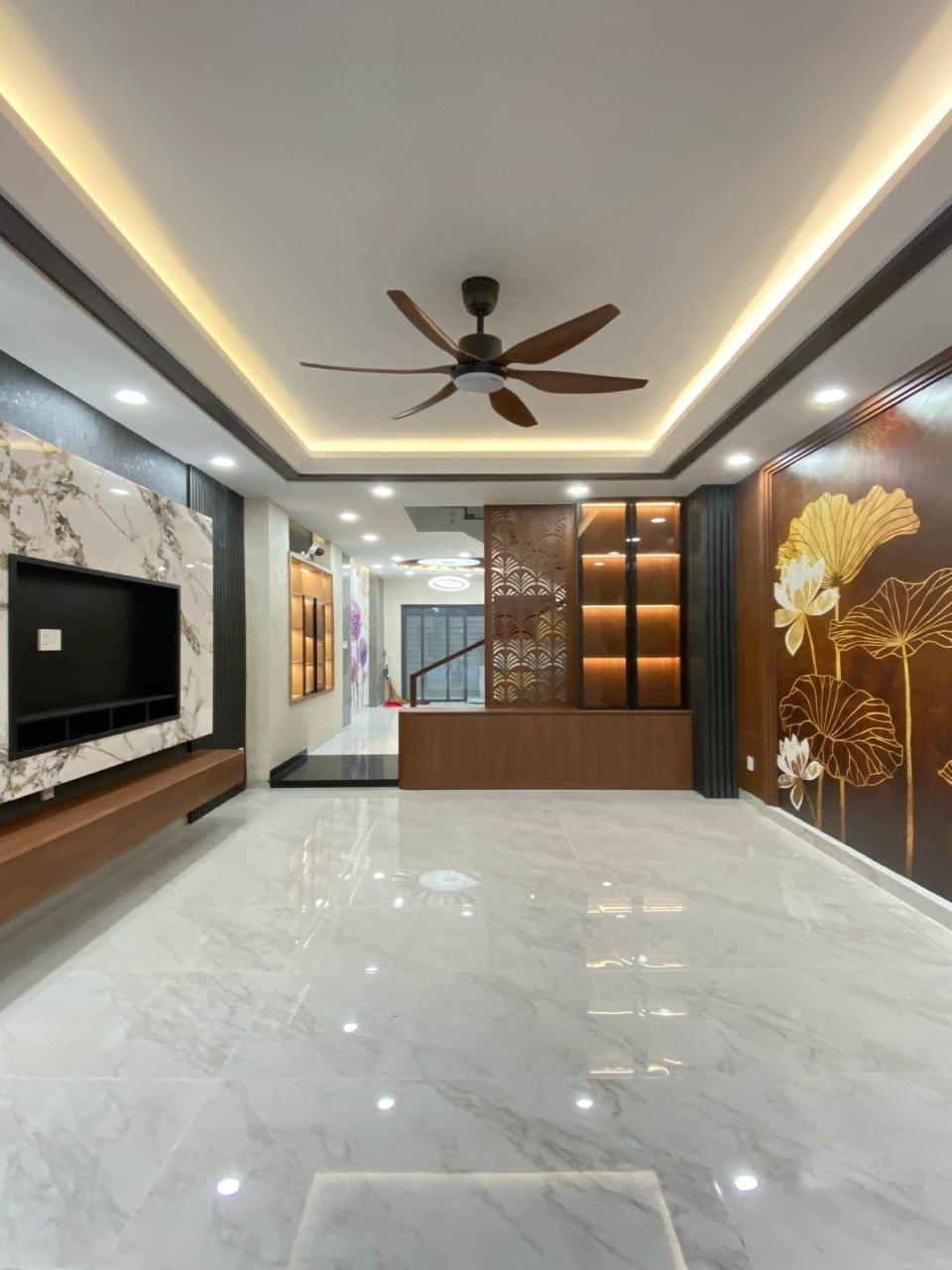 [L2342] Nhà Đẹp Hoàn Công Đầy Đủ Khu VIP Đặng Thùy Trâm!