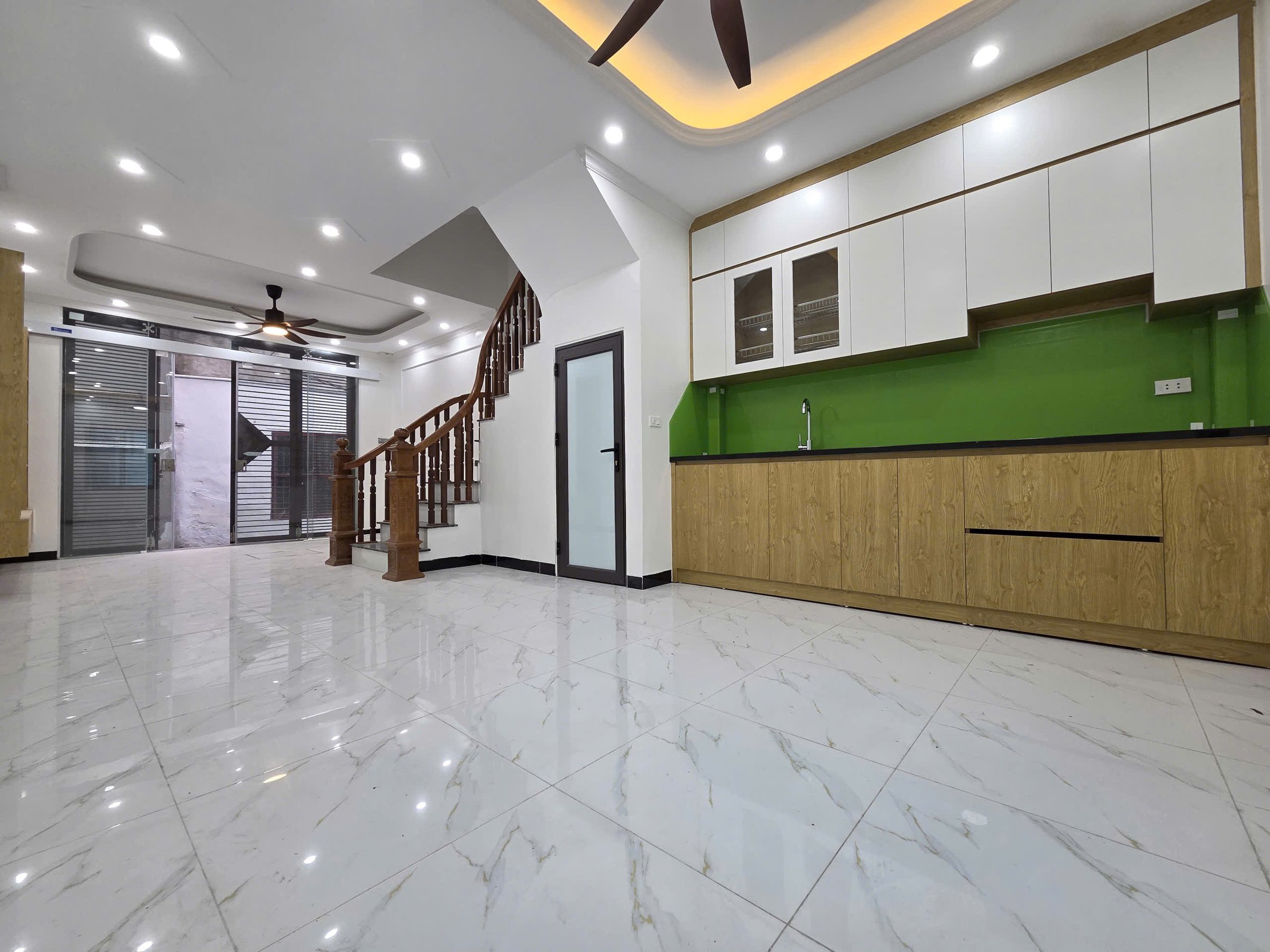 Chính chủ e bán nhà cạnh trường THCS Ngô Sỹ Liên, chợ Chúc, bệnh viện Chương Mỹ, S43.5m2, 4 tầng.