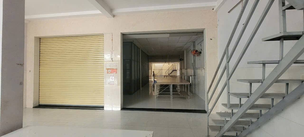 Nhà 257/ Bình thành, BHH B dt 360m2, điện 3 pha làm kho , may mặc giá 35tr/ tháng