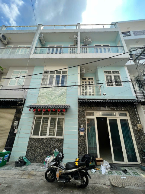 Chính chủ cần bán gấp nhà đẹp ngang 8m Khu vip Bình Tân HXH - Đang có hợp đồng thuê 11 triệu/tháng