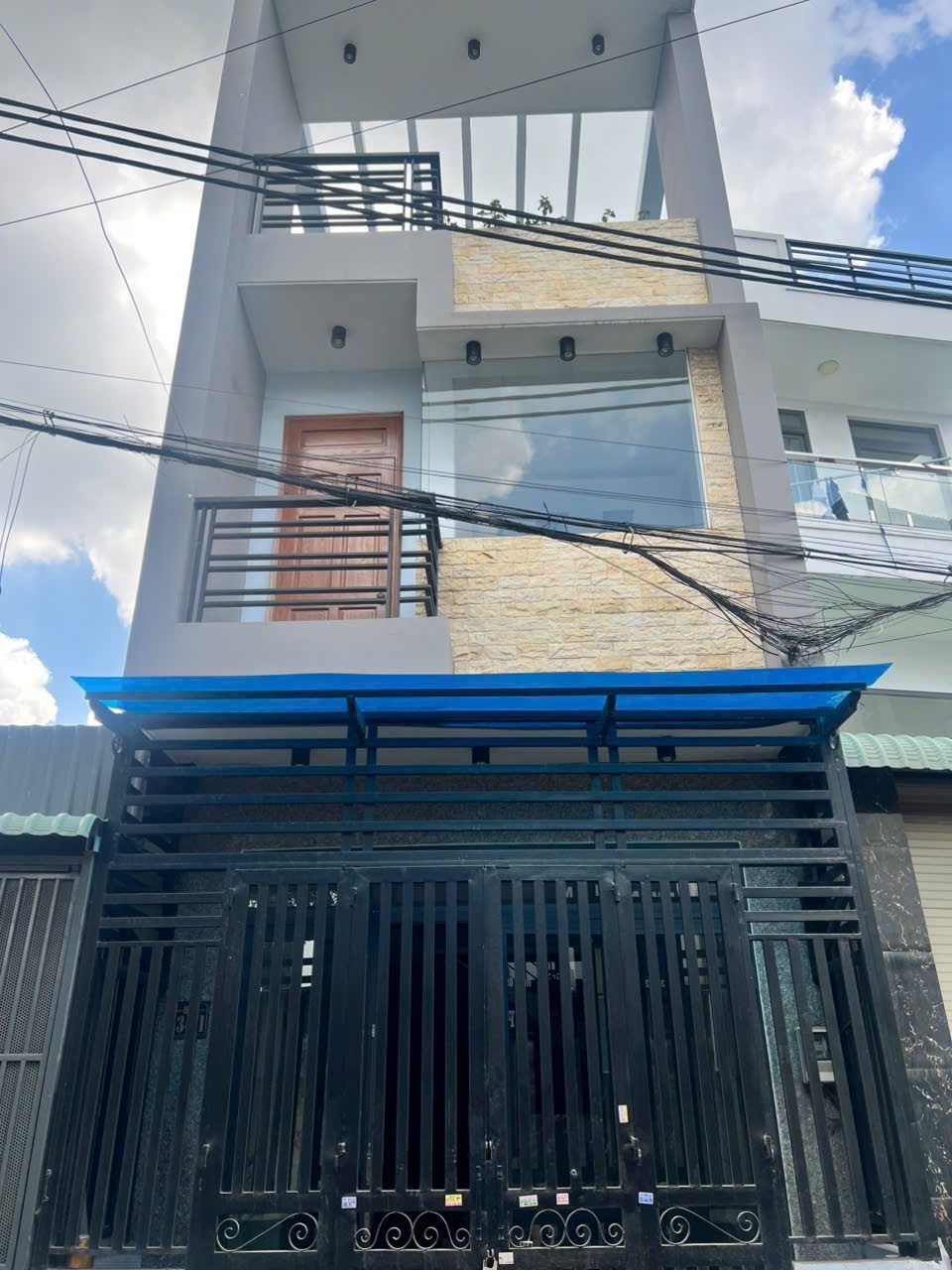 Bán nhà đẹp gần chợ Bình Thành, đường nhựa xe tải tránh, 4*16