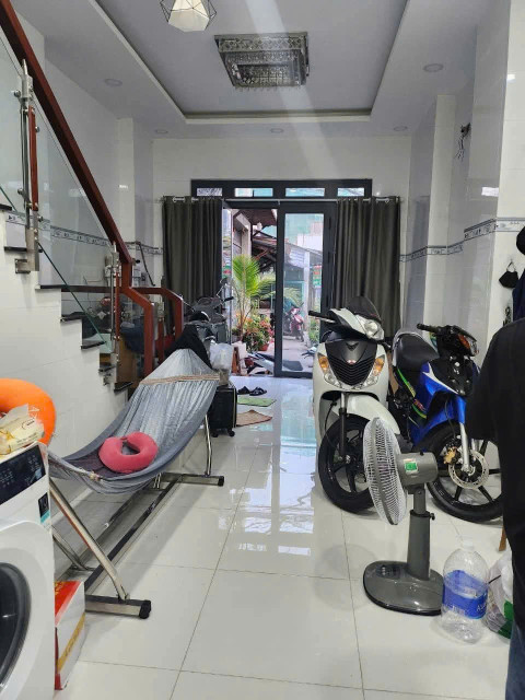 HẺM XE HƠI NGỦ TRONG NHÀ – NHÀ 2 TẦNG KIÊN CỐ – NGAY CHỢ BÌNH TRỊ ĐÔNG – NHỈNH 3.9 TỶ