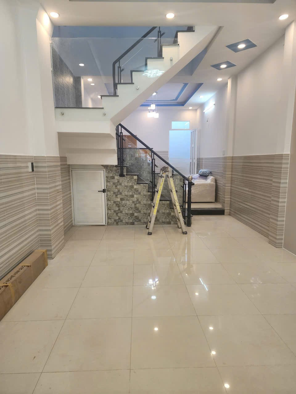 BÁN NHÀ ĐẸP CẠNH TỈN.H LỘ 10 - KHU TÊN LỬ.A - HẺM XE HƠI - ( 4X16M )