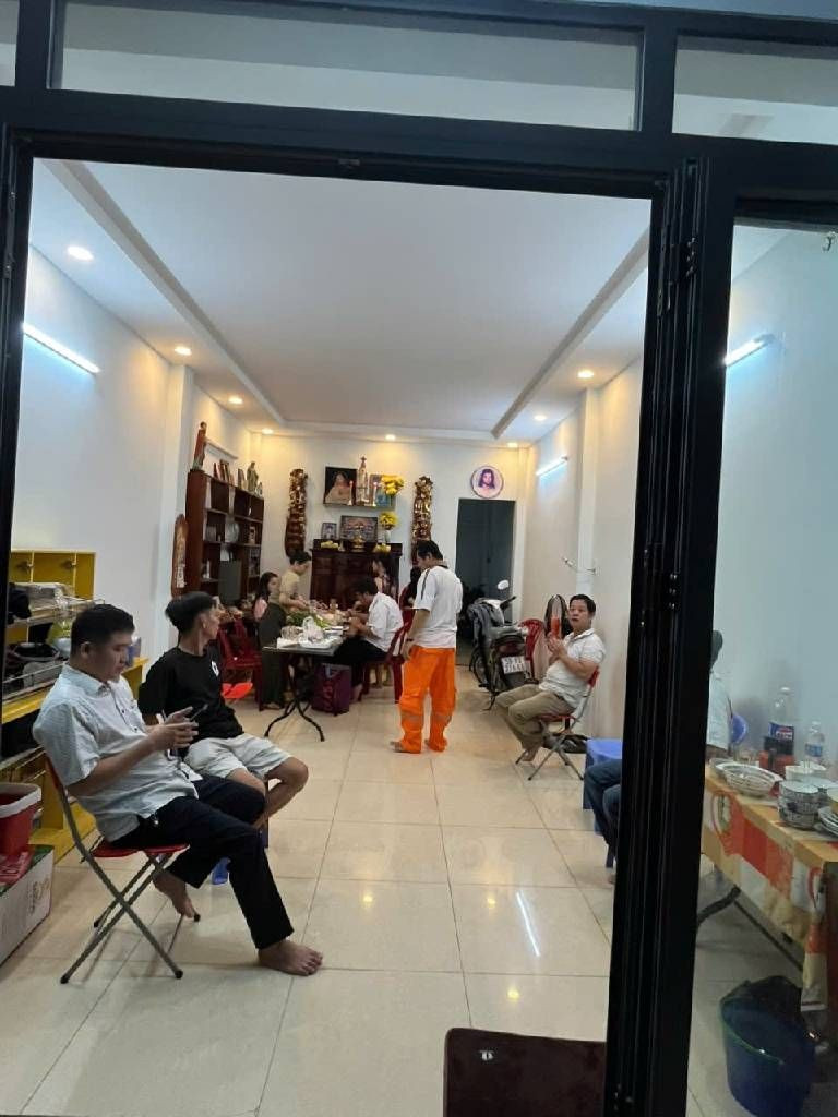 NHÀ 2 TẦNG ĐƯỜNG 10M - SÁT AEON TÊN LỬA - 4PN Ở NGAY - CHỈ 6.4 TỶ