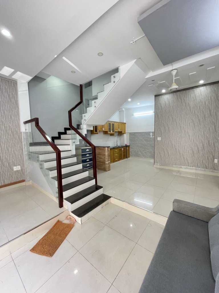 Nhà tuyệt đẹp giá rẻ hẻm Bờ Bao Tân Thắng 40m2 , 3 Tầng BTCT, chỉ hơn 4 tỷ.