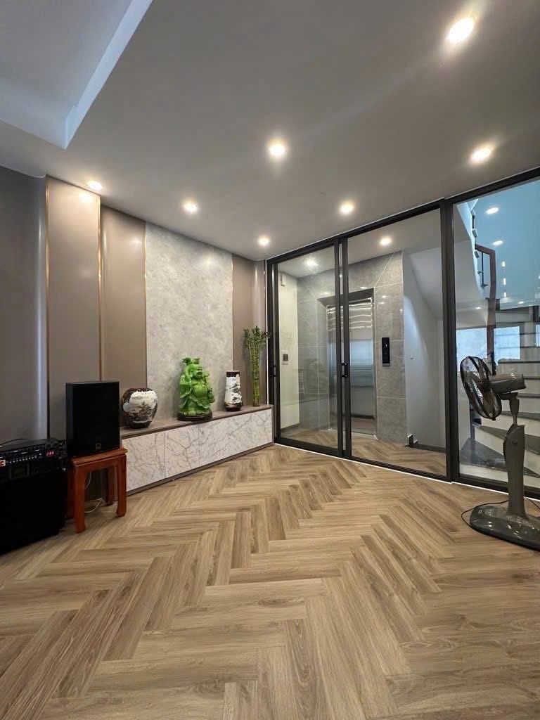 Bán nhà Bồ Đề (Long Biên) 60m, 5 tầng, mt 4m, giá 16.3 tỷ