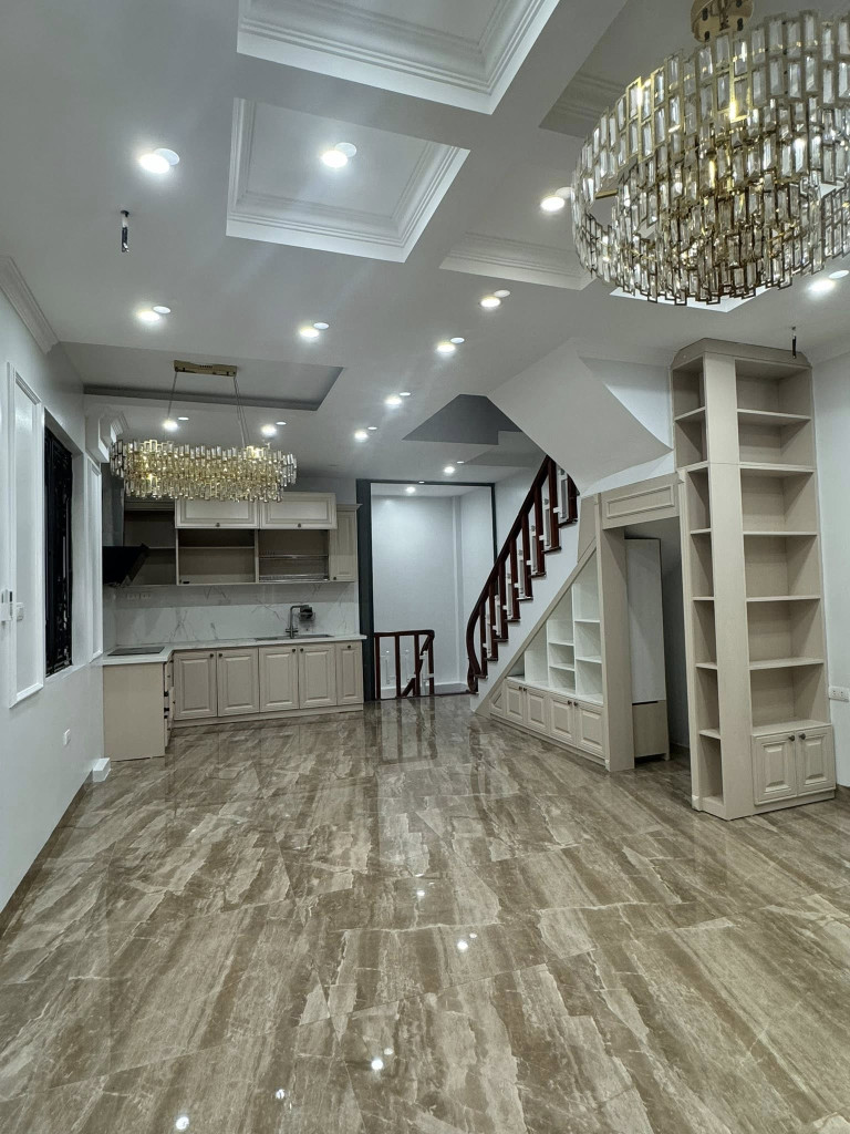Lô góc Bồ Đề, Long Biên full nội thất ở ngay, ngõ thông ô tô qua nhà