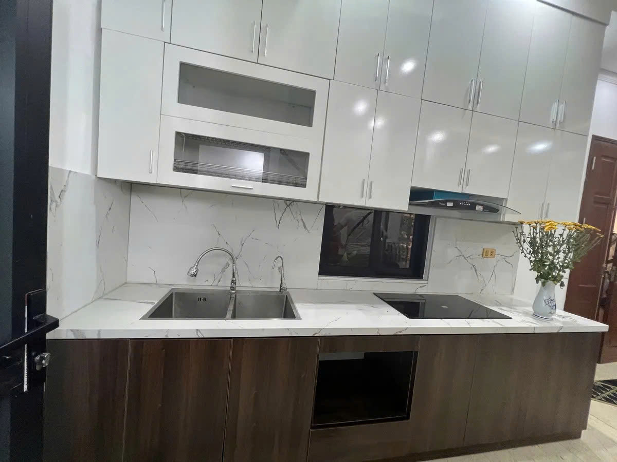 BÁN NHÀ RIÊNG Phố Bồ Đề 31m2 X 5 tầng, mặt tiền 6.4m, 6.8 tỷ Long Biên