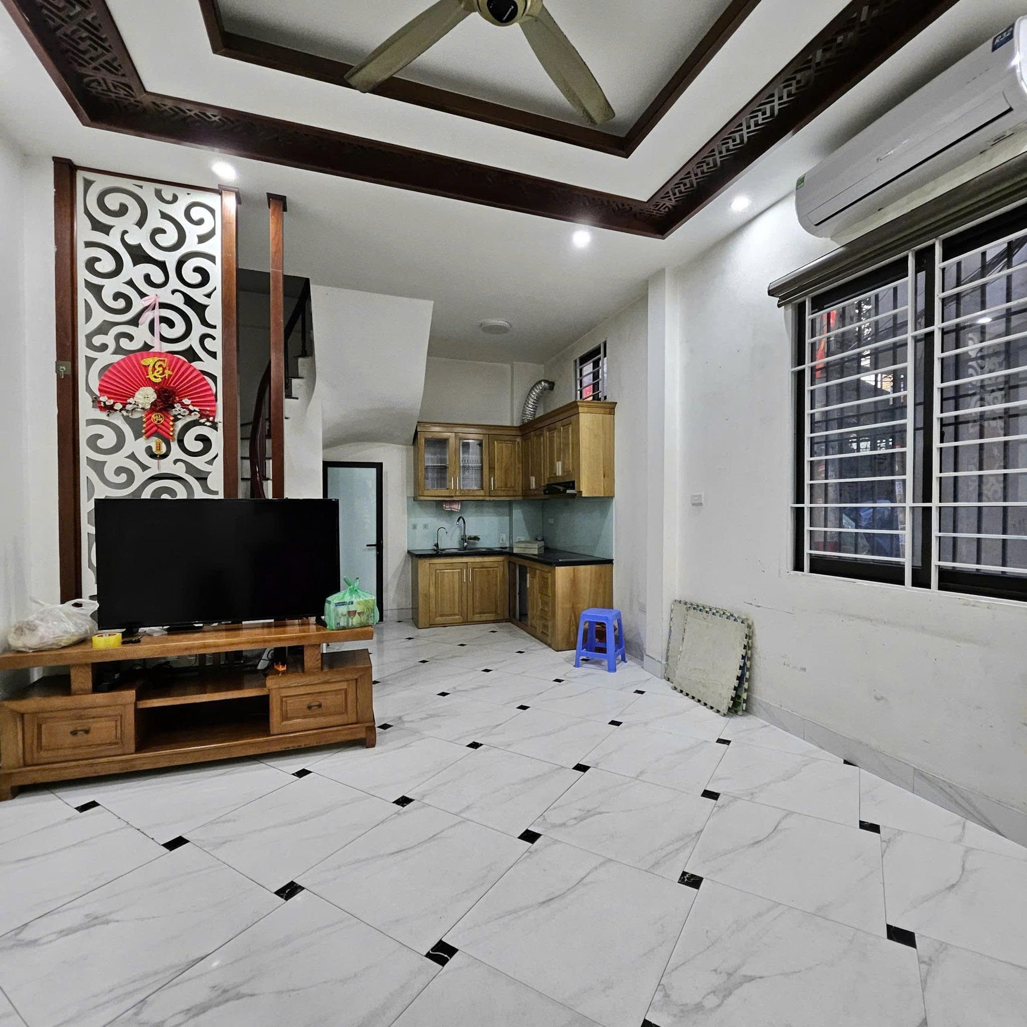 Cho Thuê Nhà Ngõ 176 Bờ Sông Sét - Hoàng Mai 32M² 5 Tầng 3 Ngủ Full Đồ - Ô Tô Đỗ Cửa - Giá Thuê 13,5tr