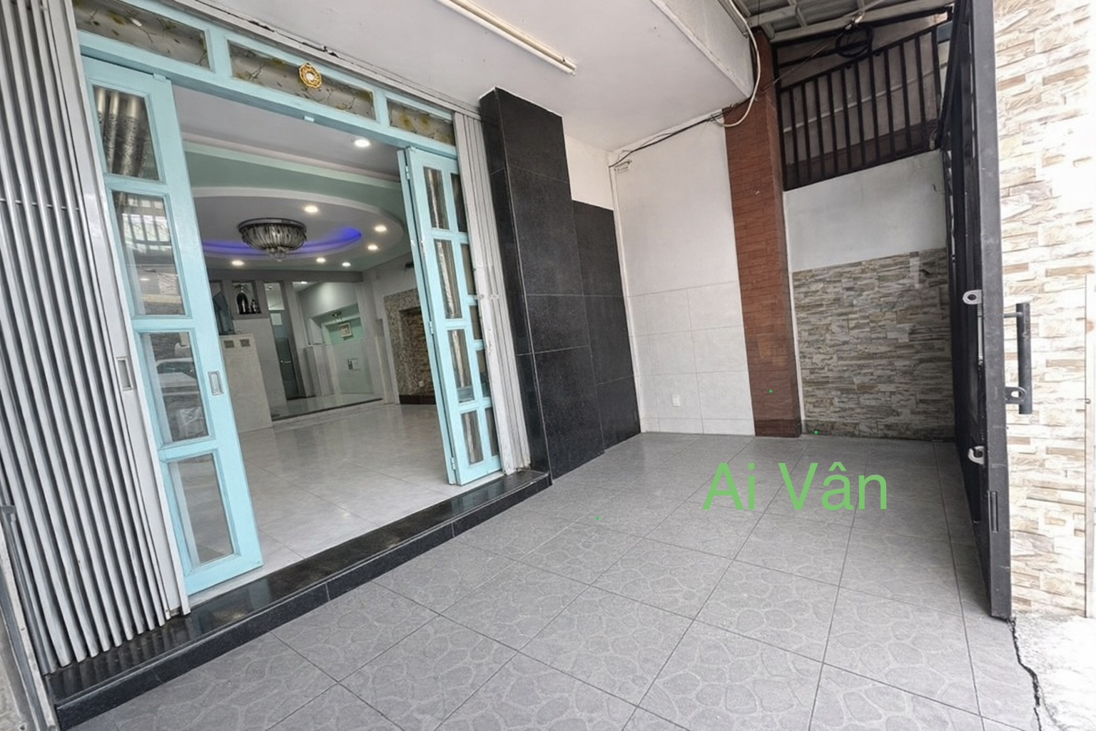 🏡 NHÀ BÁN PHẠM THẾ HIỂN – P.7, Q.8
📍 Hẻm ba gác tới nhà – gần dự án chung cư Hà Đô

🔹 Diện tích: 5m x 20m = 104m²
👉 Công nhận: 99.6m²
🔹 Kết cấu: 4 tầng (1 trệt – 2 lầu – sân thượng)
🔹 Công năng:
• 5 phòng ngủ
• 5 WC
• Phòng thờ, bếp riêng
• Sân 