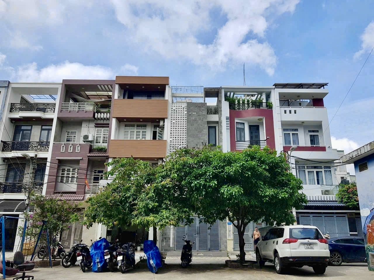 HẺM XE TẢI - LÔ ĐẤT VỊ TRÍ ĐẸP NGAY CÔNG VIÊN Bùi Đình Tuý, P.12, BT - Ngang 5,2x14m - Giá 10.x Tỷ