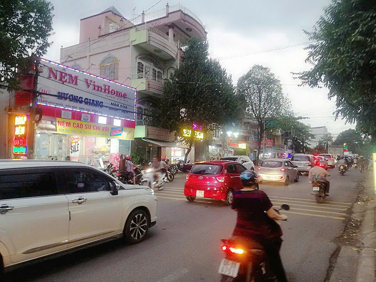 Bán nhà MT Bùi Hữu Nghĩa - ngã 4 chợ Đồn, đang cho thuê 17tr, giá bán 8,9tỷ