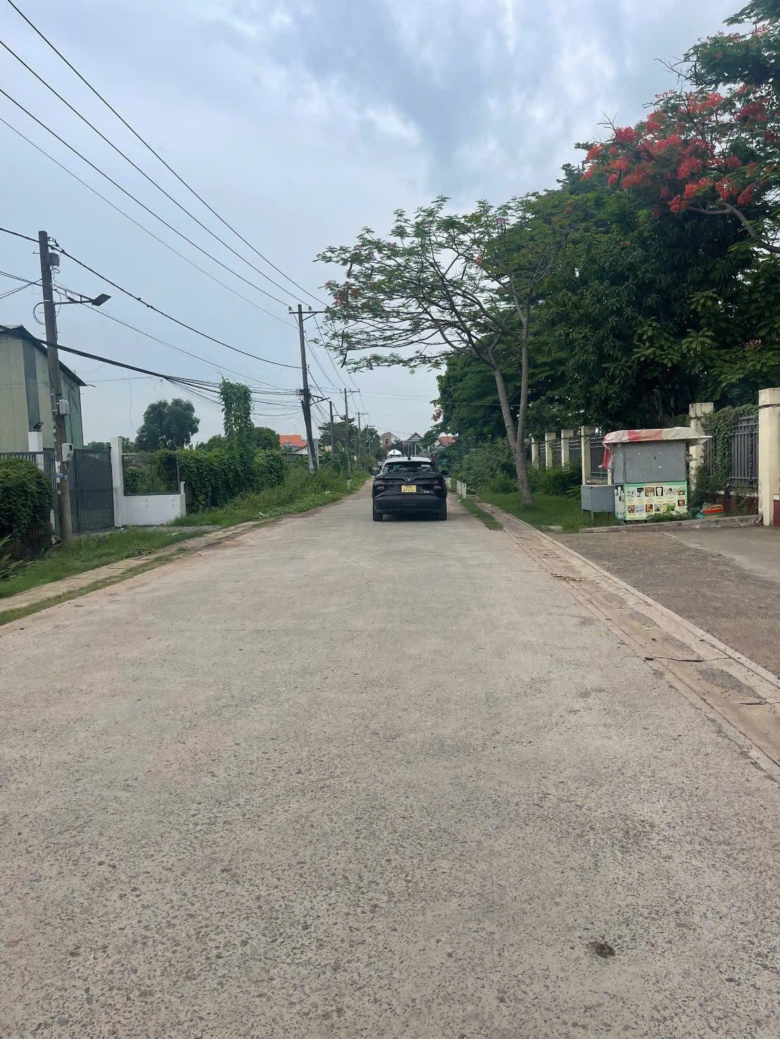 BÁN ĐẤT NHÀ VƯỜN TÂN VẠN – VỊ TRÍ ĐẸP, CƠ HỘI HIẾM .Đất rộng – thế đẹp – thích hợp xây biệt thự. 1000m2