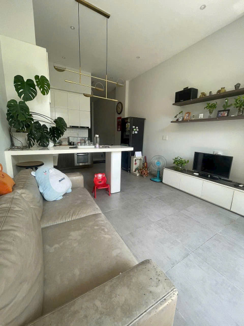 Bán nhà Xây Dựng Kiên Cố Đường Lớn  Nhà Rộng Thoáng mát
