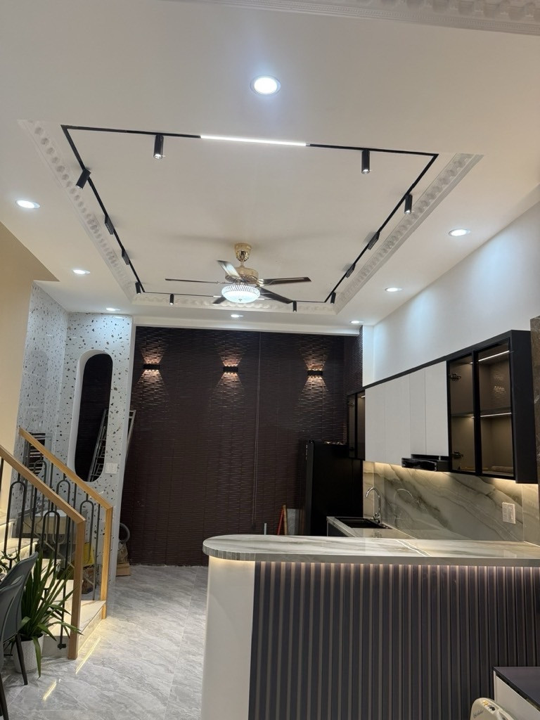 Bán nhà gần emart, 61m2, 3 tầng nội thất pull, giá 6 tỷ hơn, Bùi Quang Là, Gò Vấp