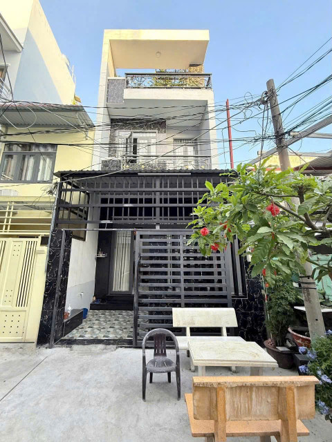 BÁN GẤP CĂN NHÀ 1 TRỆT , 1 LẦU , CÓ SỔ HỒNG RIÊNG , GIÁ 1 TỶ 280 .