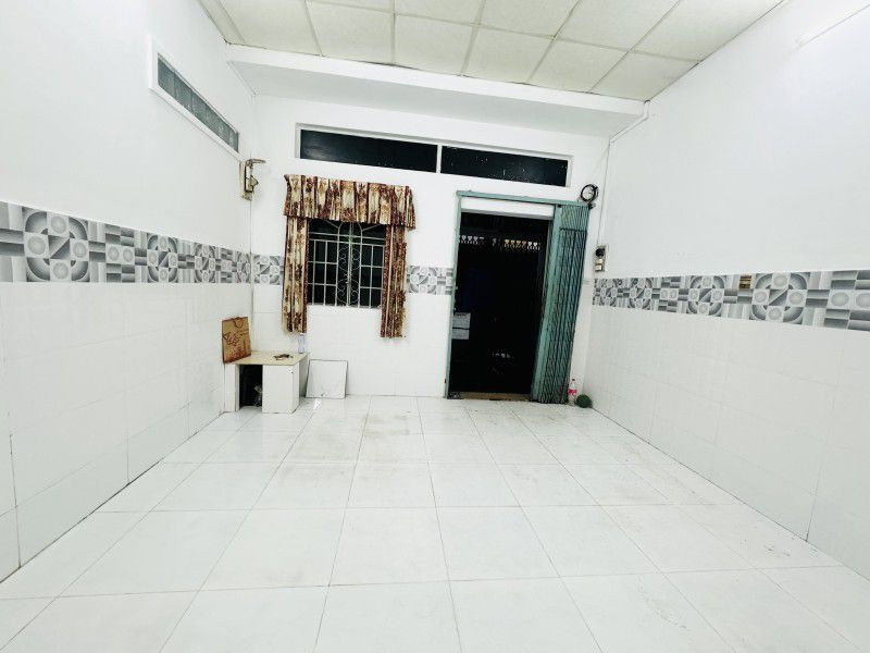 NHÀ NGON GIÁ TỐT QUẬN TÂN BÌNH - 24 M2 ( 4 x 6 ) - 2 TẦNG THOÁNG MÁT  - HẺM BA GÁC GẦN MẶT TIỀN - nhỉnh 2 TỶ TL