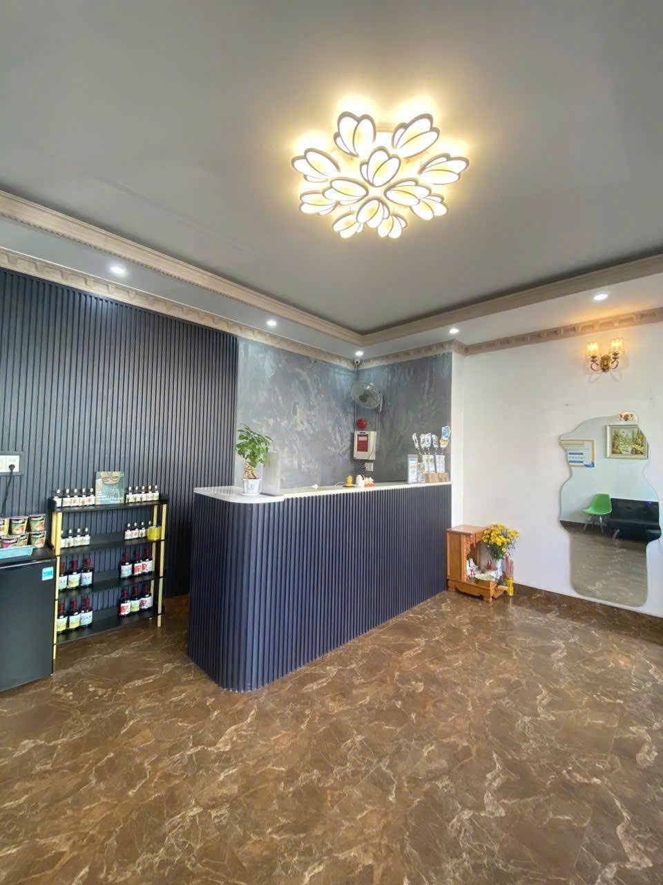 Cho thuê khách sạn 24 phòng phường 2 trung tâm thành phố Đà Lạt giá 70tr - gần chợ đêm