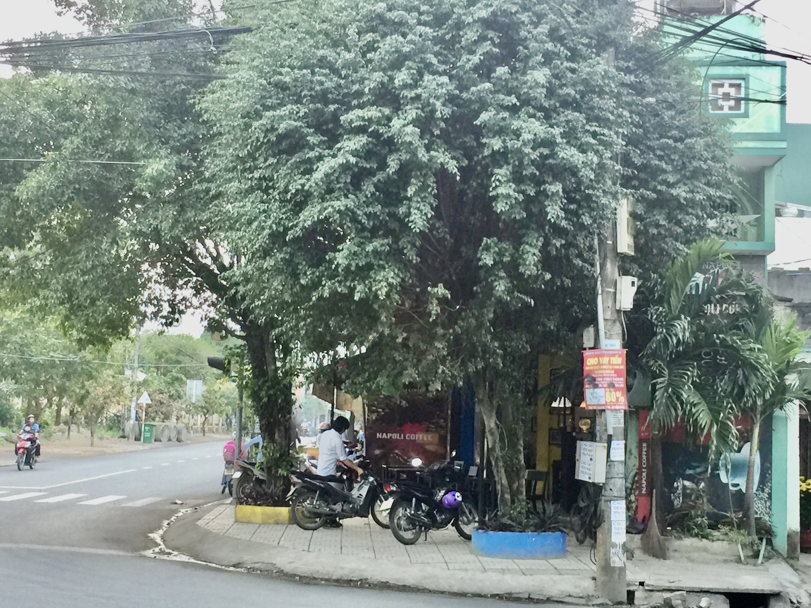 Căn góc mặt tiền ngã tư, sầm uất tiện kinh doanh
