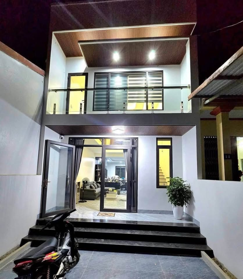 -HẠ GIÁ 100 TRIỆU BÁN GẤP CĂN NHÀ  ĐỂ GIA ĐÌNH CHUYỂN VỀ QUÊ SINH SỐNG.