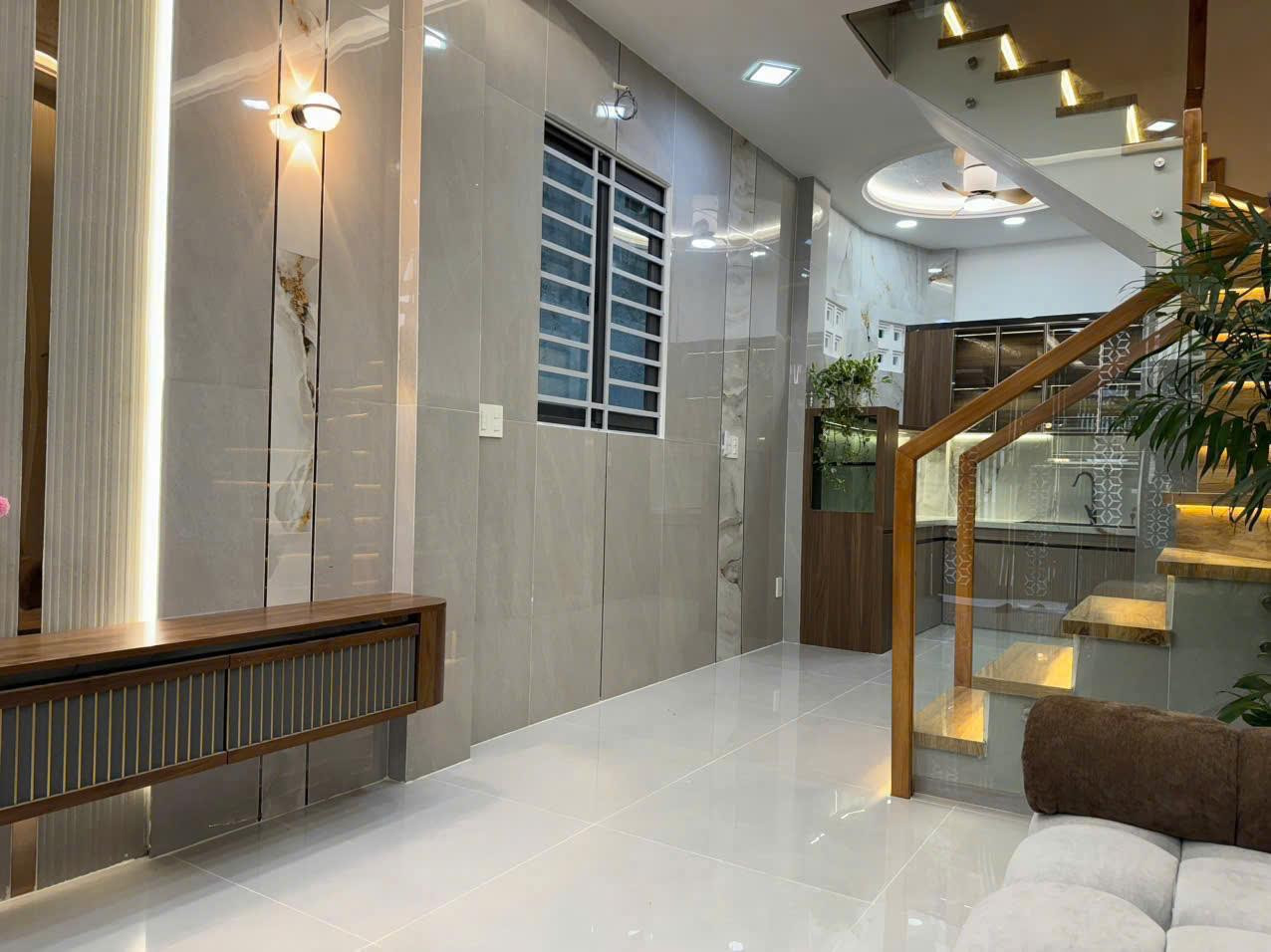 *++Mới Đẹp-Full Nội Thất-Nhà Hẻm 4m Trước Nhà,LÊ ĐẠI HÀNH,3 Tầng 30M2- Nhỉnh 4TỶ*
