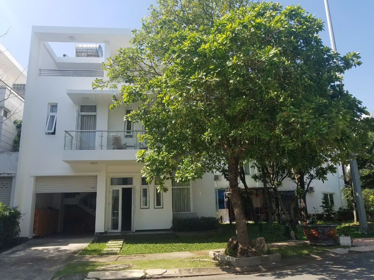 BDS HVL[NC] CHO THUÊ VILLA PARK (4PN+3WC) ✓ Giá 25 tr/th - 235 m²(12 x 16,5m) full nội thất. Sân rộng