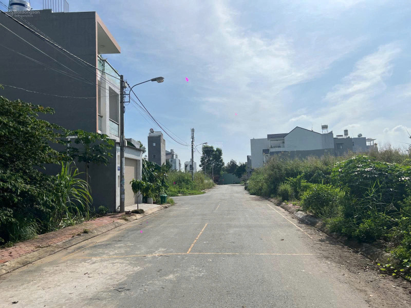 QUÁ HỜI ! Chỉ 2.25 TỶ sở hữu lô đất 60m2 ngay KDC Samsung Village ngay MT Bưng Ông Thoàn, Phú Hữu, Quận 9