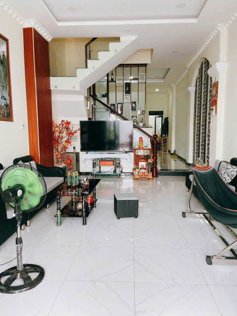 NHÀ ĐẸP - GIÁ TỐT - Cần Bán Nhanh Căn Nhà Tại xã Long Hòa, huyện Cần Đước, tỉnh Long An