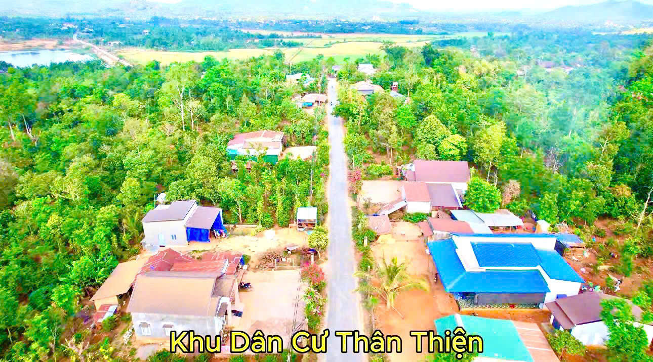 Mặt tiền nhựa liên xã Cư Ê Wi-Cư Kuin- Đắk Lắk dt 210m2 sẵn 60m2 thổ cư KDC đông giá chỉ 2xxtr