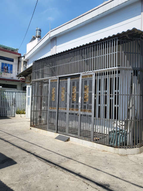 Giảm mạnh 1ty1 về 6ty4, góc 2mt hẻm Lũy Bán Bích, Q. Tân Phú, ngang 9m hiếm có, 1 tầng, oto đậu trước nhà
