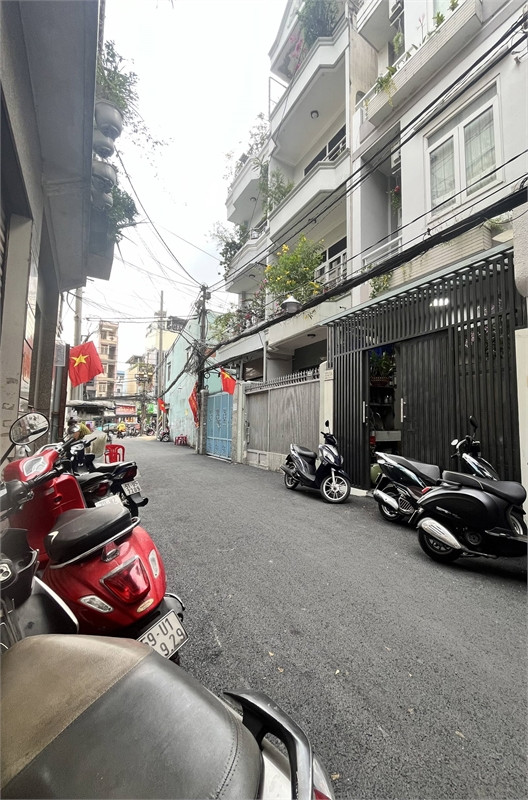 BÁN GẤP Cách Mạng Tháng Tám 14.2 tỷ -  Quận 3 Hồ Chí Minh -NHÀ HẺM XE HƠI-SÁT MẶT TIỀN-💥Diện tích: 49m2(3.5m x 125m)  Công nhận đủ-💥Kết cấu: 1 trệt 1 lầu, gồm 3 phòng ngủ, 2 nhà vệ sinh