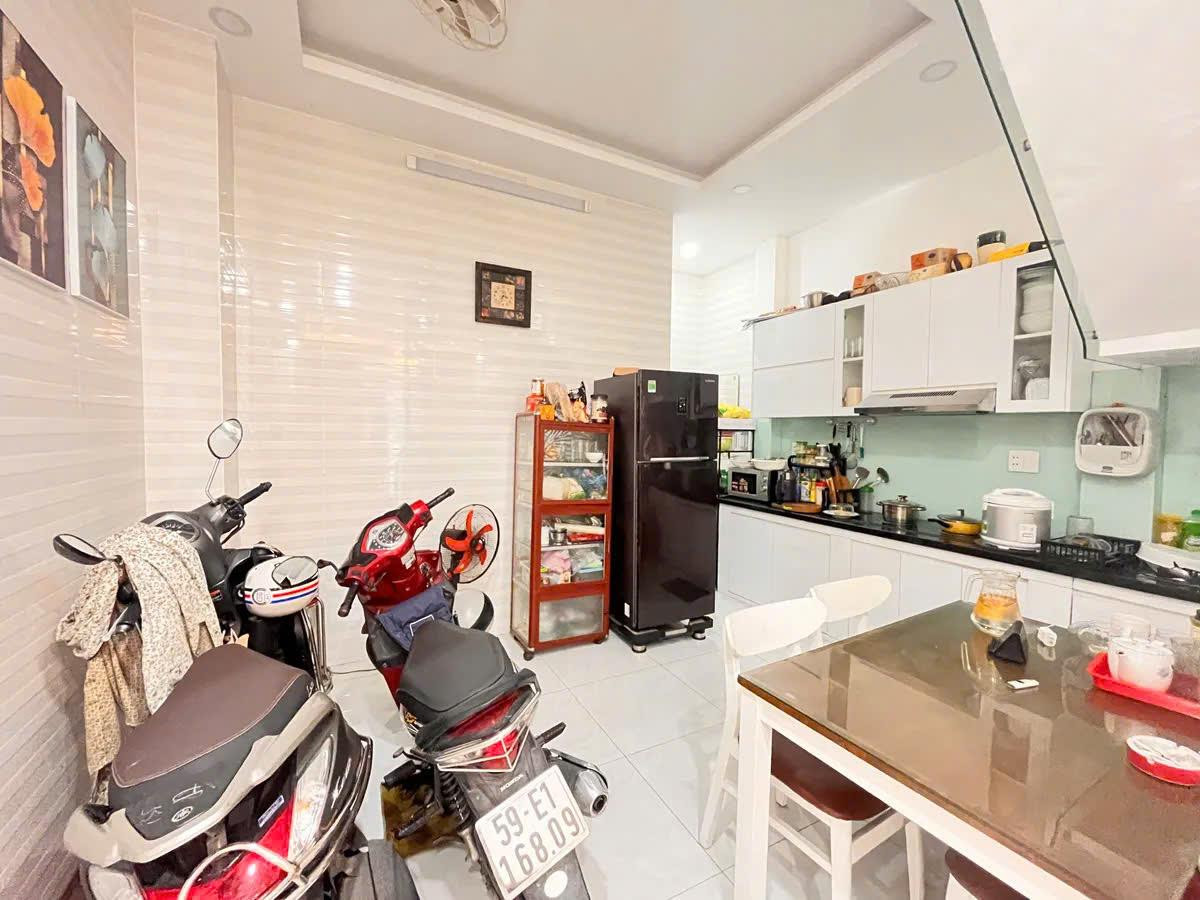 5m HXH , 4 tầng, gần Nhà Thờ, CMT8, giá tốt chỉ 7.5 tỷ