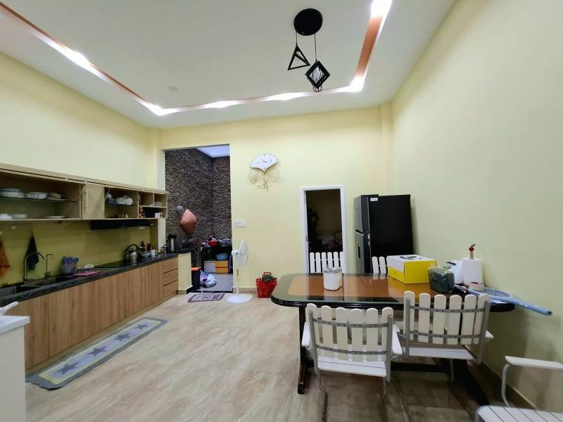 **Bán nhà hẻm Cách Mạng Tháng 8** p7, Tân Bình; (6*14) 4 tầng - 8,8 tỷ