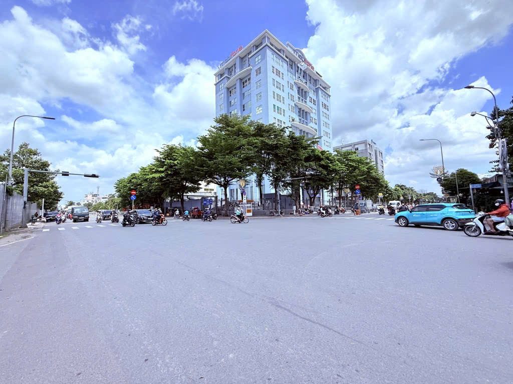BIỆT PHỦ CHÂU ÂU – CƯ XÁ TỰ DO – CÔNG VIÊN LÊ THỊ RIÊNG – 370M² – HẦM – THANG MÁY – HỒ BƠI – CHỈ 66.5 TỶ