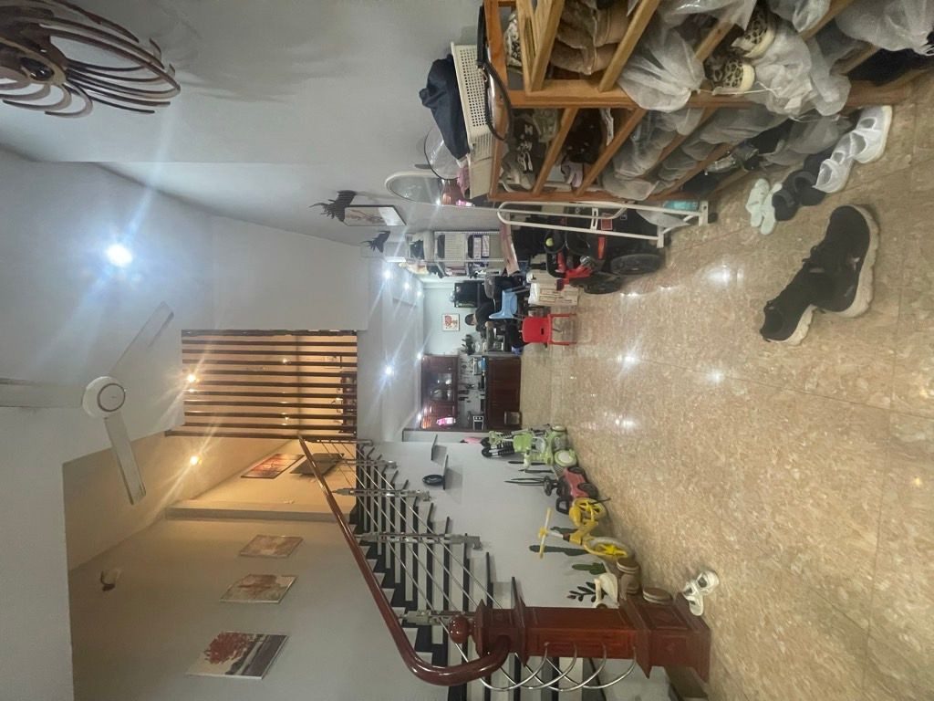Chốn an cư lý tưởng Cảm Hội – Nhà dân xây 5 tầng kiên cố – Vài bước ra mặt phố – Sẵn sàng đón chủ nhân